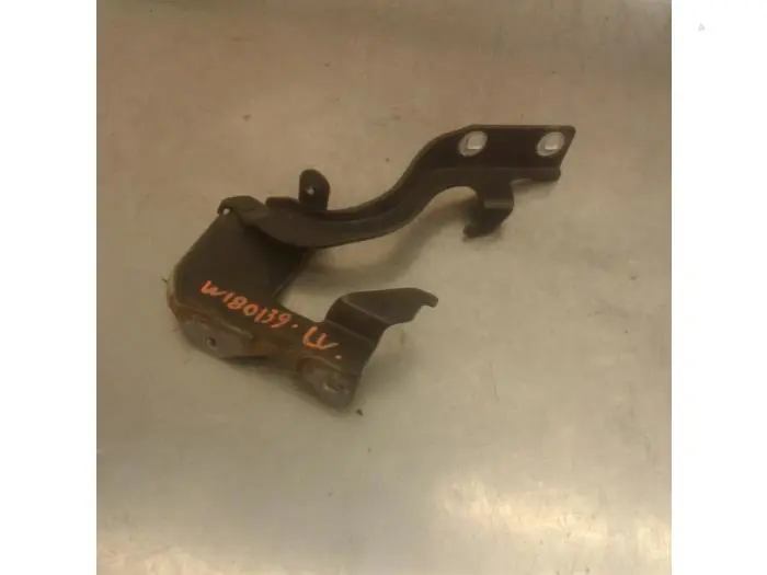 Bonnet Hinge Chevrolet Captiva