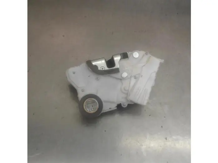 Front door lock mechanism 4-door, right Toyota Yaris