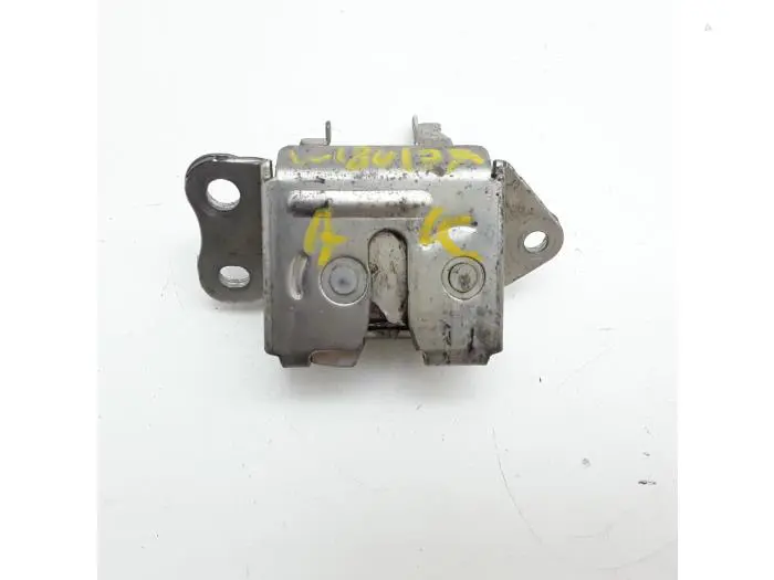 Tailgate lock mechanism Toyota Yaris