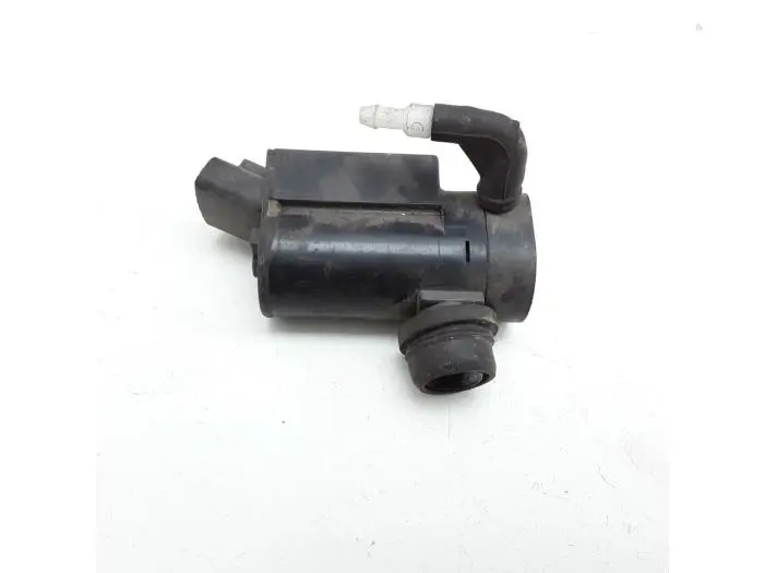 Windscreen washer pump Toyota Corolla