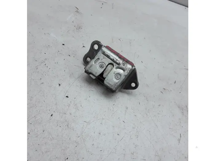 Tailgate lock mechanism Toyota Yaris