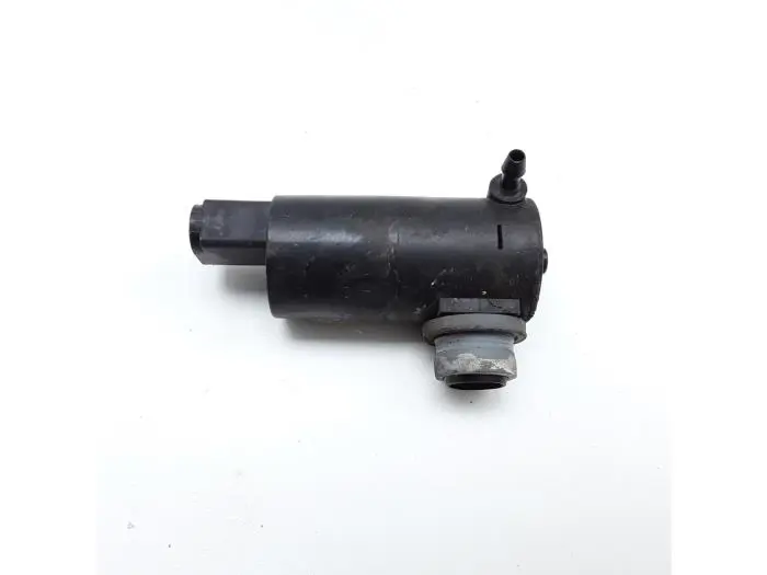 Windscreen washer pump Toyota Yaris