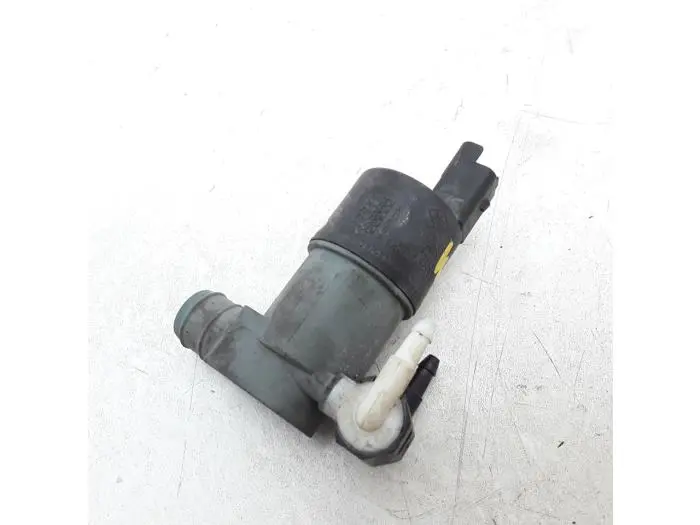 Windscreen washer pump Nissan Qashqai+2