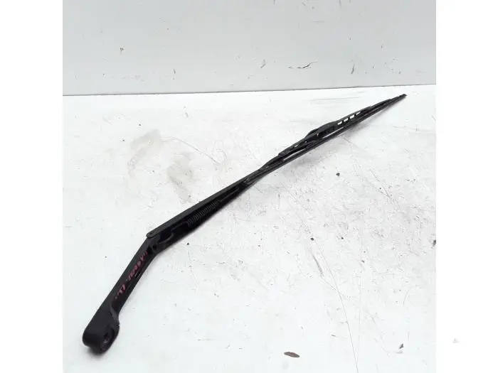 Front wiper arm Kia Sportage