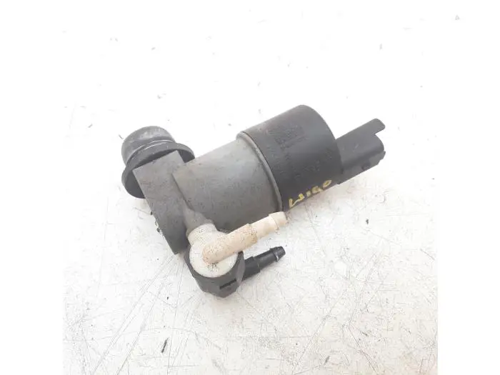 Windscreen washer pump Nissan Qashqai+2