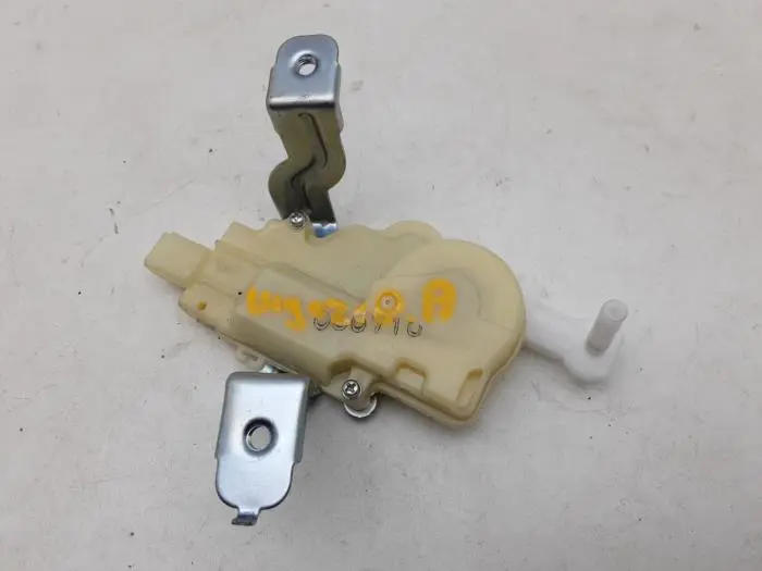 Tailgate lock mechanism Toyota Yaris