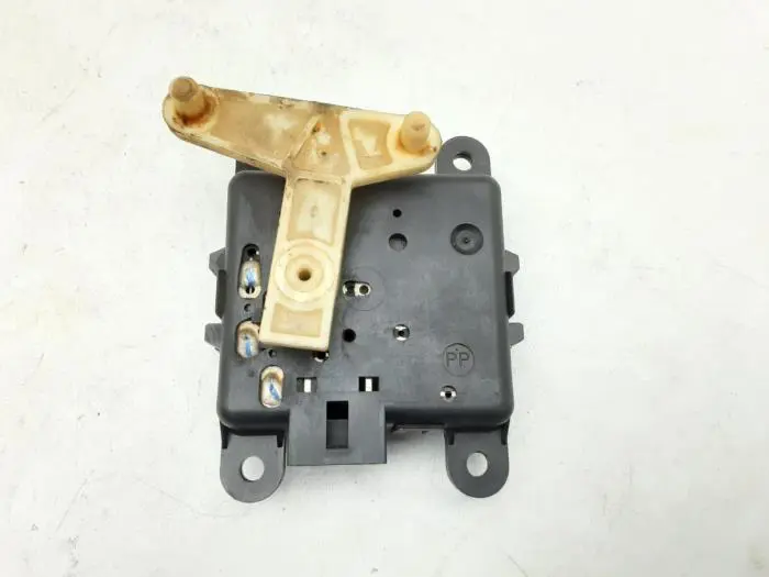 Heater valve motor Nissan Almera Tino