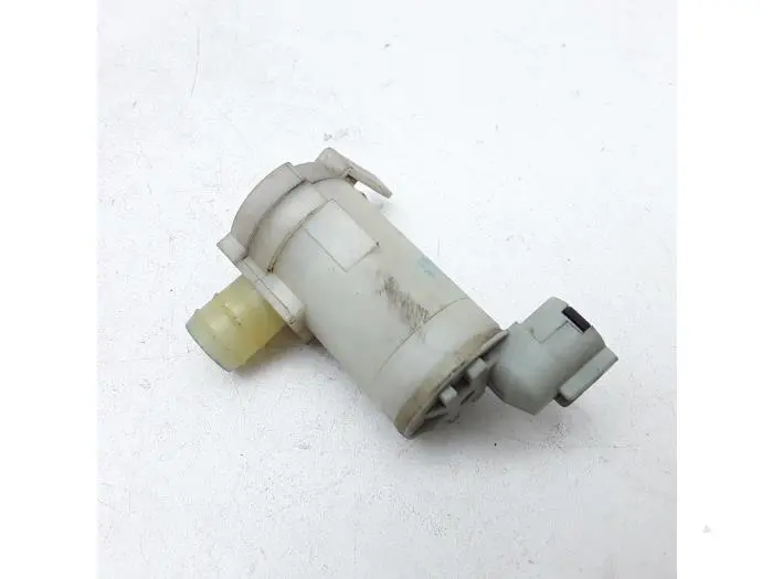 Windscreen washer pump Nissan Patrol