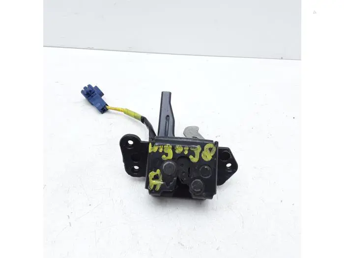 Tailgate lock mechanism Toyota Yaris