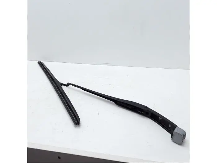 Front wiper arm Kia Cee'D