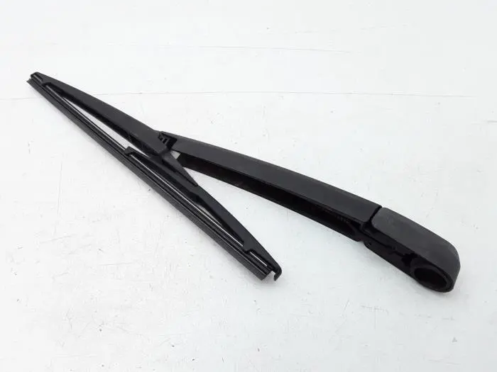 Rear wiper arm Mazda 5.