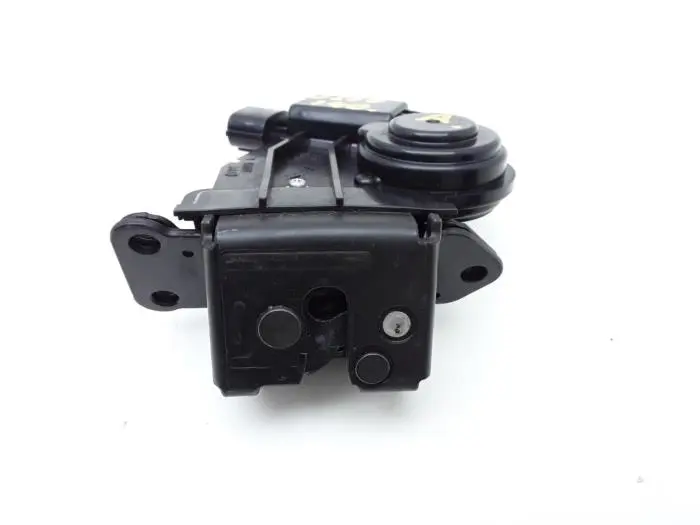 Tailgate lock mechanism Toyota IQ