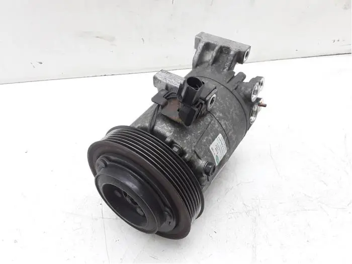 Air conditioning pump Kia Venga