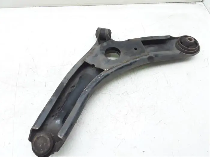 Front lower wishbone, right Kia Venga