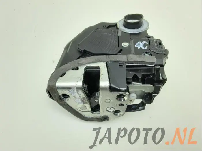 Rear door lock mechanism 4-door, left Toyota Avensis