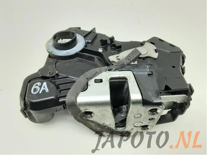 Door lock mechanism 4-door, front left Toyota Avensis