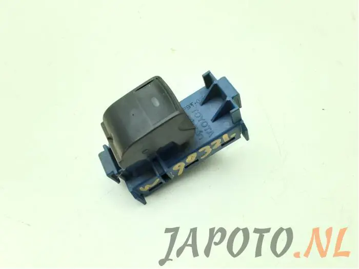 Electric window switch Toyota Avensis