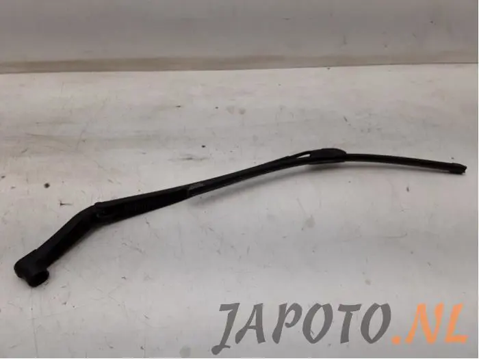 Front wiper arm Mazda 6.