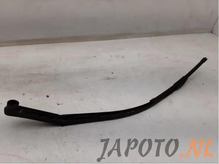 Front wiper arm Mazda 6.