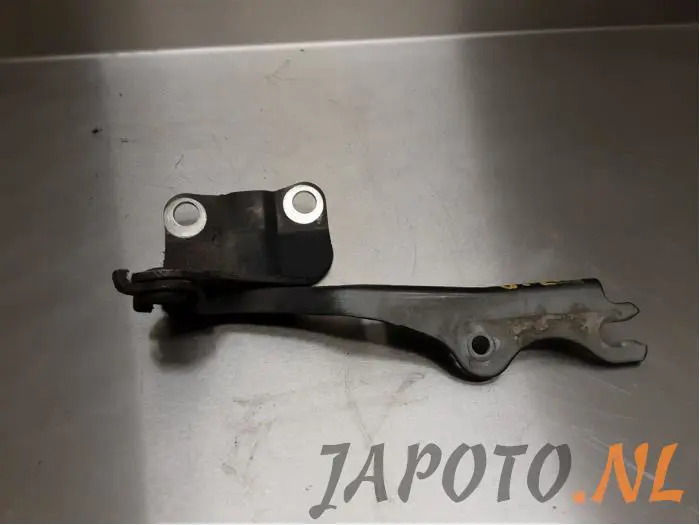 Bonnet Hinge Mazda 6.