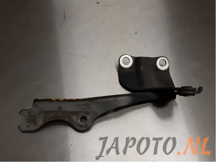 Bonnet Hinge Mazda 6.