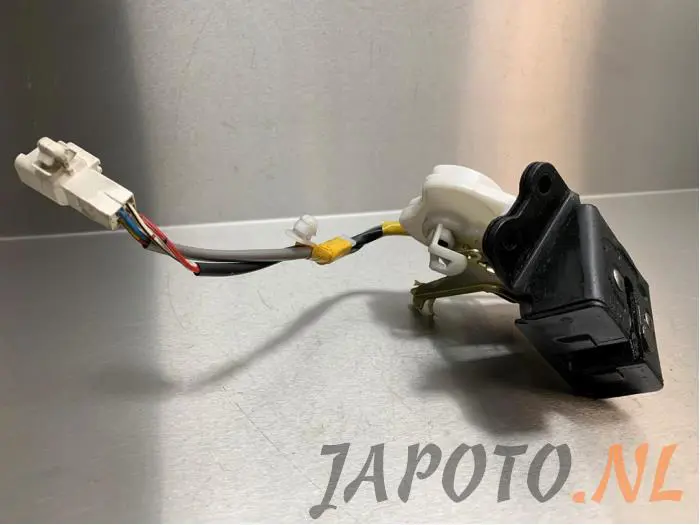 Tailgate lock mechanism Toyota Avensis Verso