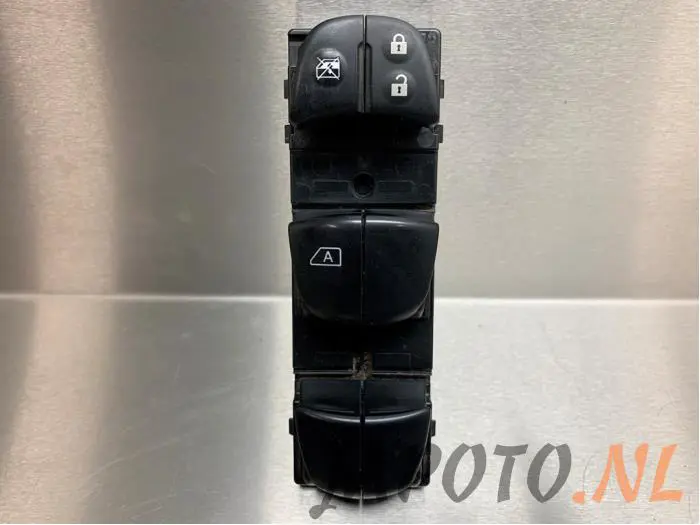 Electric window switch Nissan Qashqai+2