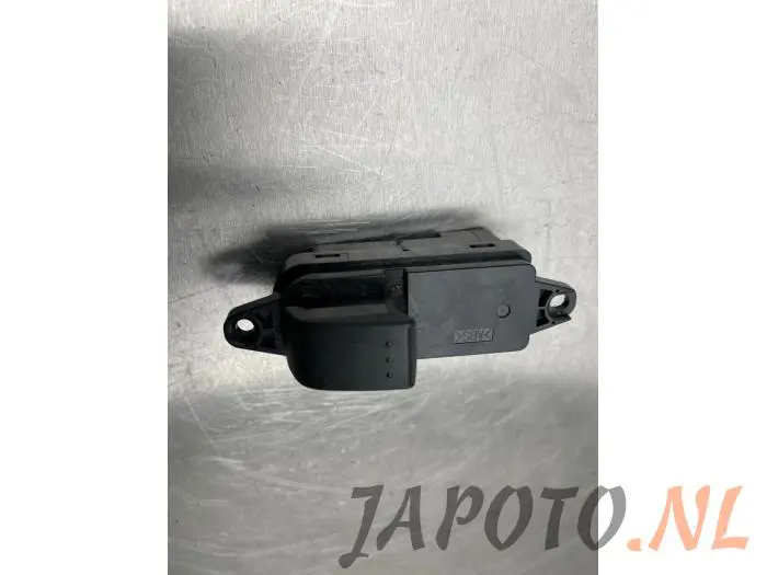 Electric window switch Mazda 5.