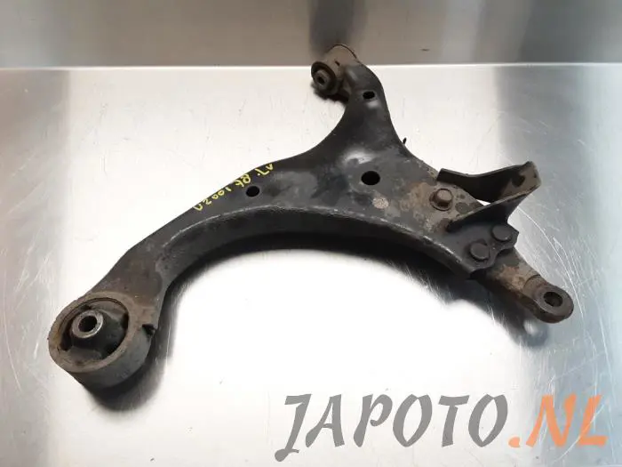 Front lower wishbone, left Kia Carens