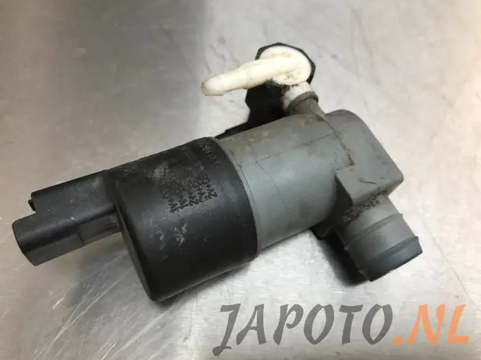 Windscreen washer pump Nissan Qashqai+2