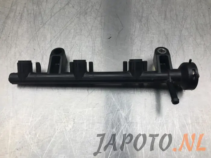 Fuel injector nozzle Daihatsu Sirion