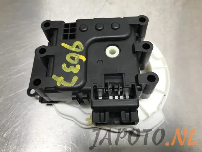 Heater valve motor Mazda CX-5