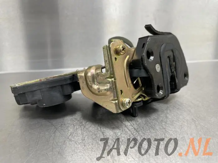 Rear door lock mechanism 4-door, left Hyundai Terracan