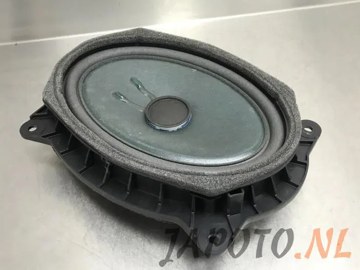 Speaker Lexus LS 600H