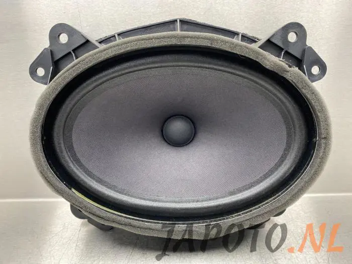 Speaker Isuzu D-MAX