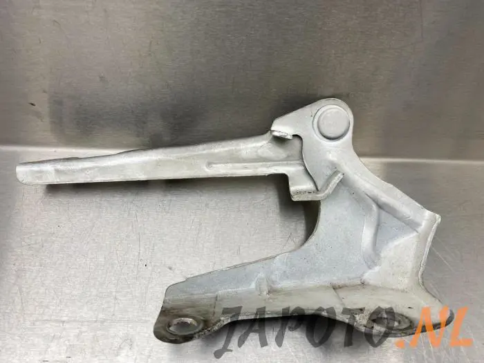 Bonnet Hinge Isuzu D-MAX