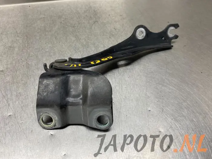 Bonnet Hinge Mazda 6.