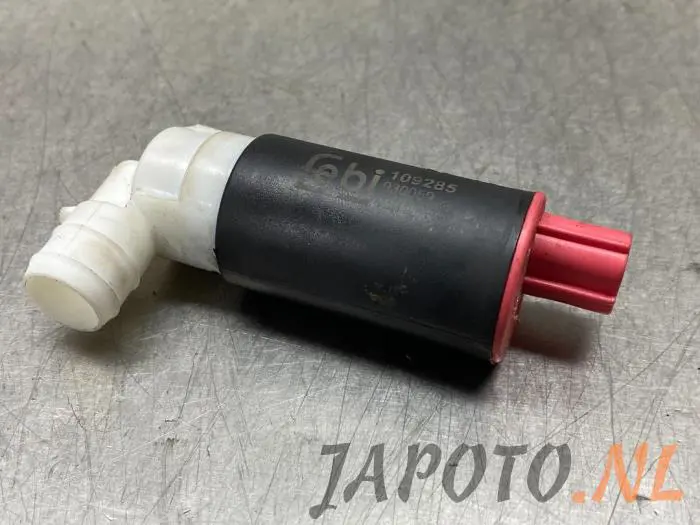 Rear screen washer pump Toyota Yaris