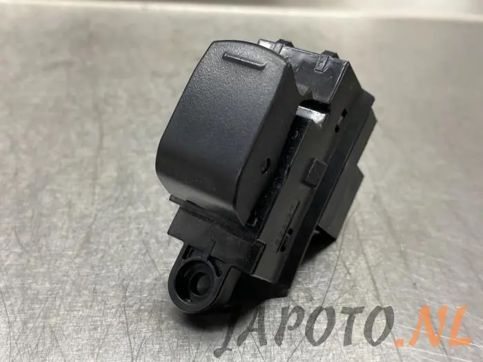 Electric window switch Suzuki Baleno