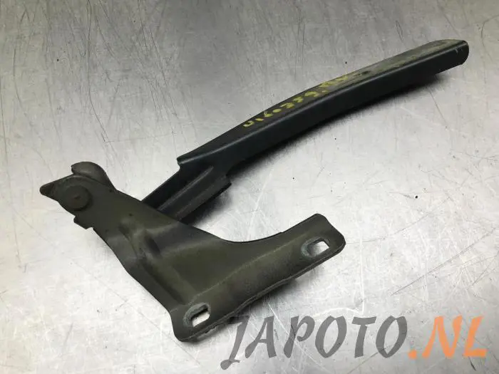 Bonnet Hinge Nissan Note