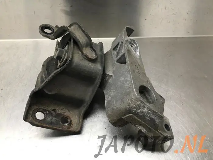 Engine mount Nissan Tiida