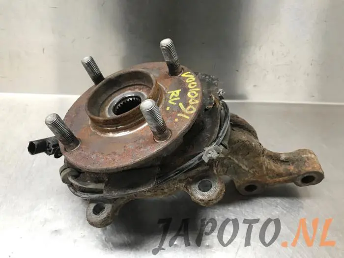 Front wheel hub Nissan Tiida