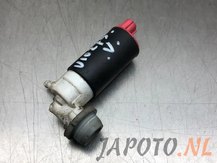 Windscreen washer pump Toyota Corolla Verso