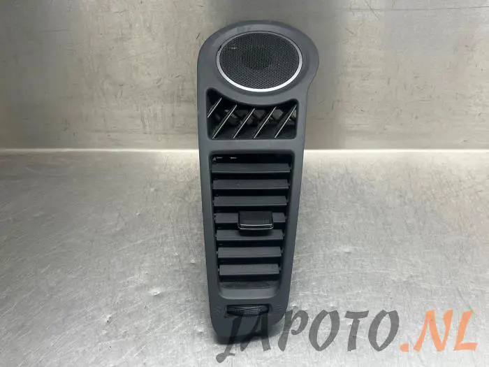 Air grill side Kia Soul