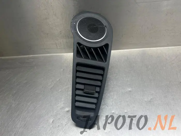 Air grill side Kia Soul