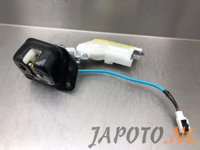 Tailgate lock mechanism Nissan Note