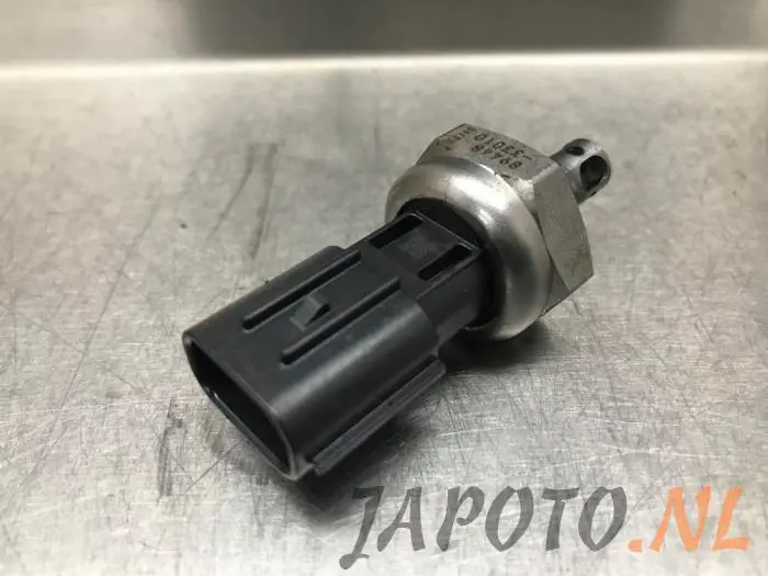 Oil pressure sensor Toyota Yaris