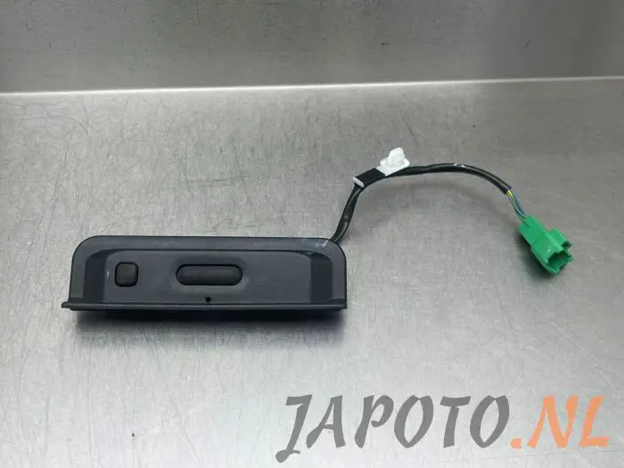 Tailgate switch Suzuki Swift