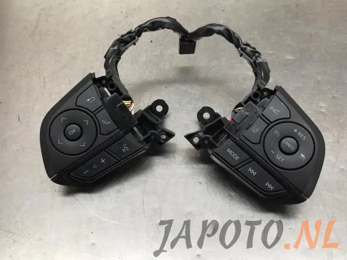 Steering wheel switch Toyota Rav-4