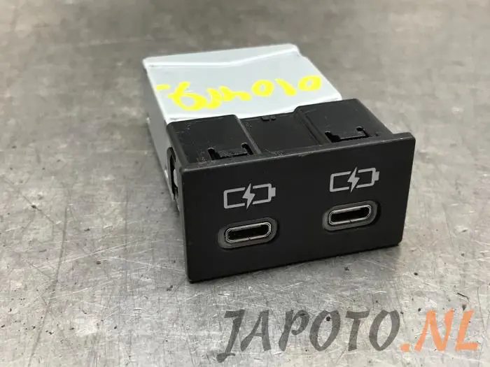 12 volt connection Toyota Rav-4